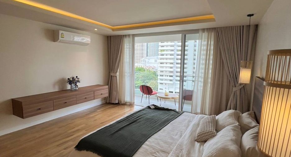 For sale 4 bedrooms condo in Watthana, Bangkok