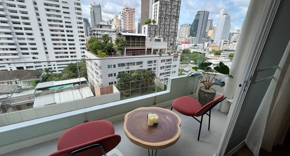 For sale 4 bedrooms condo in Watthana, Bangkok