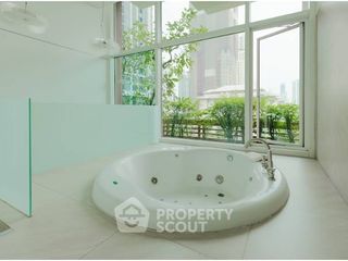 ขาย 2 ห้องนอน คอนโด ใน คลองเตย, กรุงเทพฯ