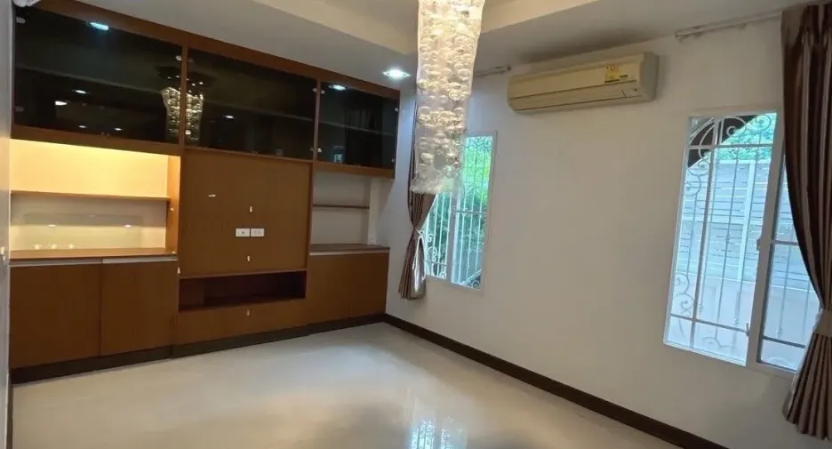 ขาย 4 ห้องนอน บ้านเดี่ยว ใน บางกะปิ, กรุงเทพฯ