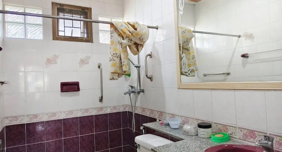 For sale 4 bedrooms house in Wang Thonglang, Bangkok