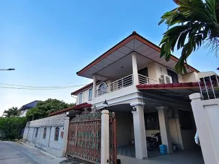 À vendre 4 chambres maison à Wang Thonglang, Bangkok