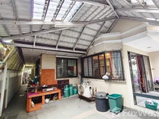 À vendre 4 chambres maison à Wang Thonglang, Bangkok