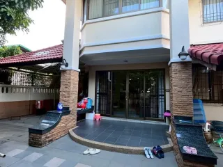 À vendre 4 chambres maison à Wang Thonglang, Bangkok
