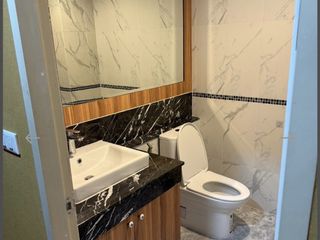 For rent 5 bedrooms retail Space in Pathum Wan, Bangkok