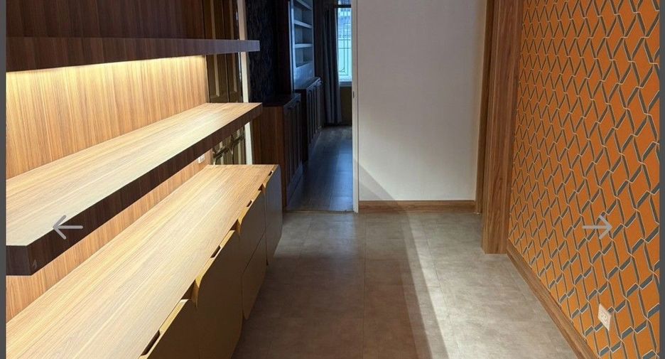 For rent 5 bedrooms retail Space in Pathum Wan, Bangkok