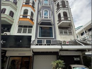 For rent 5 bedrooms retail Space in Pathum Wan, Bangkok