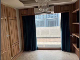 For rent 5 bedrooms retail Space in Pathum Wan, Bangkok