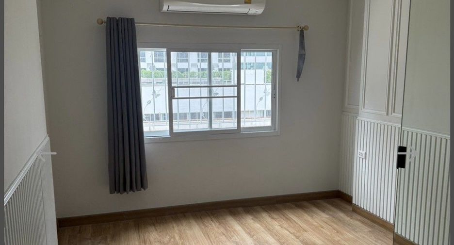 For rent 5 bedrooms retail Space in Pathum Wan, Bangkok
