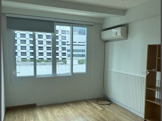 For rent 5 bedrooms retail Space in Pathum Wan, Bangkok
