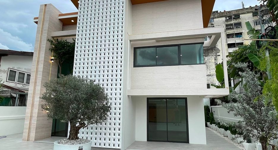 For sale 3 bedrooms house in Lat Phrao, Bangkok