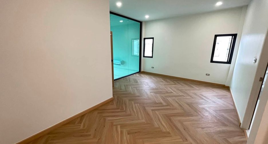For sale 3 bedrooms house in Lat Phrao, Bangkok