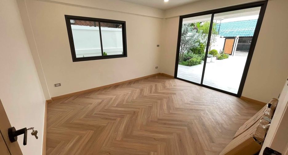 For sale 3 bedrooms house in Lat Phrao, Bangkok