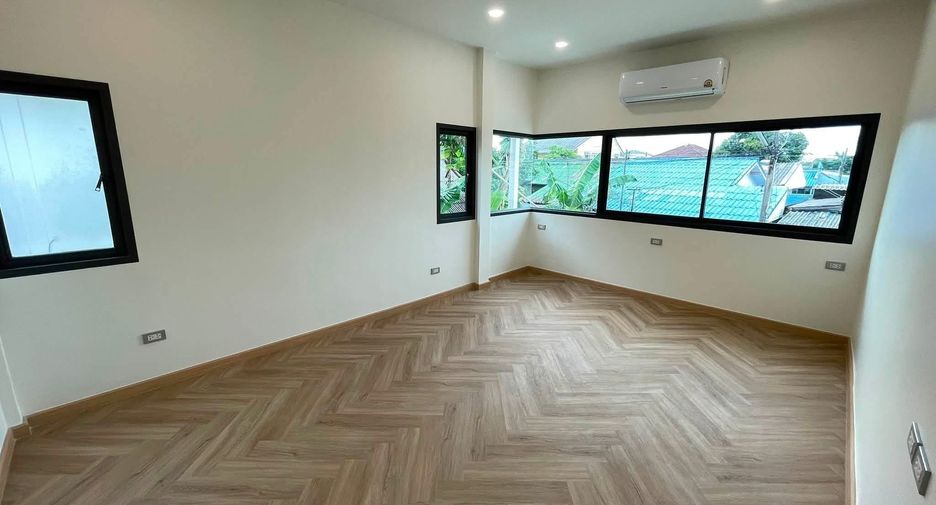 For sale 3 bedrooms house in Lat Phrao, Bangkok