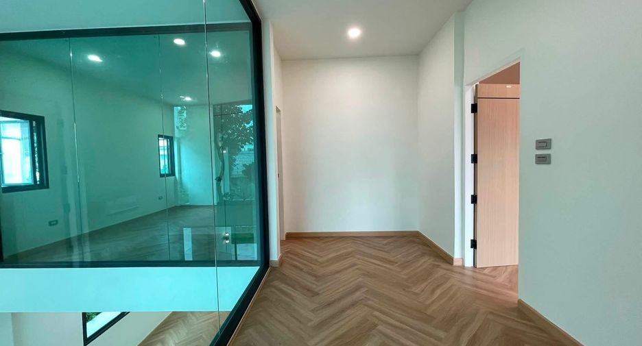 For sale 3 bedrooms house in Lat Phrao, Bangkok