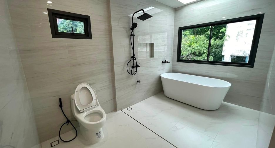 For sale 3 bedrooms house in Lat Phrao, Bangkok