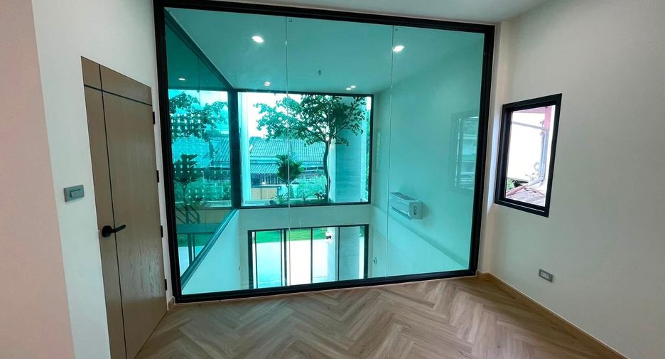 For sale 3 bedrooms house in Lat Phrao, Bangkok
