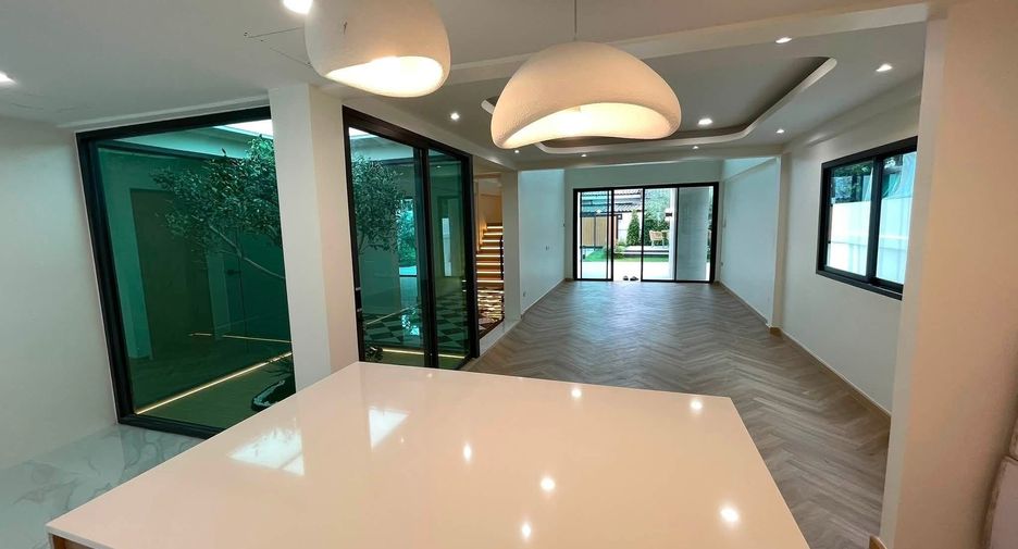 For sale 3 bedrooms house in Lat Phrao, Bangkok