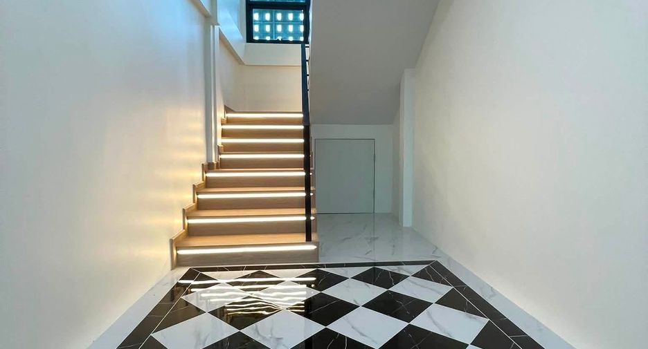 For sale 3 bedrooms house in Lat Phrao, Bangkok