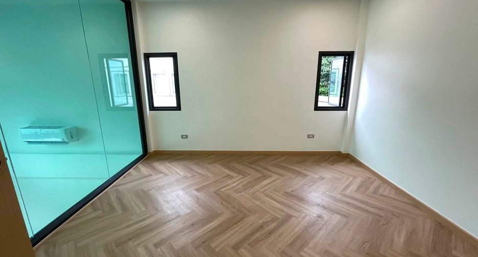 For sale 3 bedrooms house in Lat Phrao, Bangkok