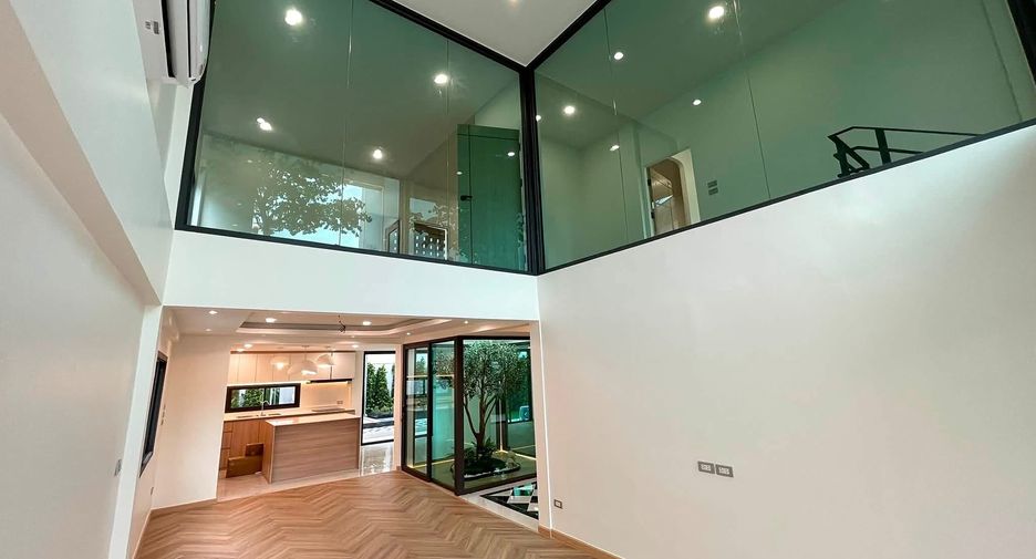 For sale 3 bedrooms house in Lat Phrao, Bangkok