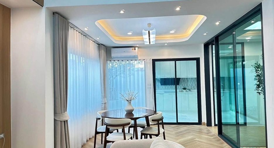 For sale 3 bedrooms house in Lat Phrao, Bangkok