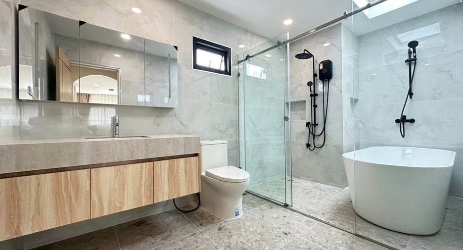 For sale 3 bedrooms house in Lat Phrao, Bangkok
