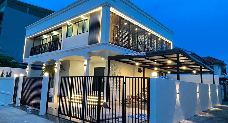 For sale 3 bedrooms house in Lat Phrao, Bangkok
