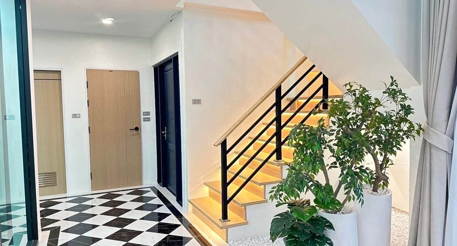 For sale 3 bedrooms house in Lat Phrao, Bangkok