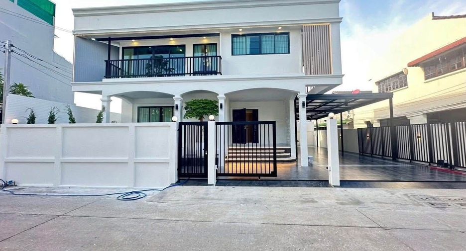 For sale 3 bedrooms house in Lat Phrao, Bangkok