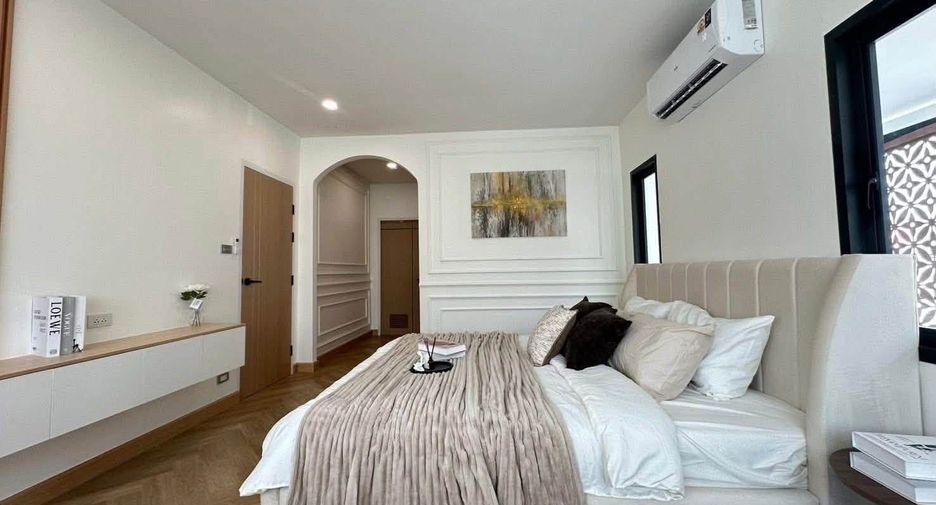 For sale 3 bedrooms house in Lat Phrao, Bangkok