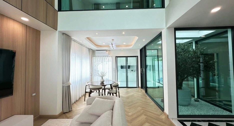 For sale 3 bedrooms house in Lat Phrao, Bangkok