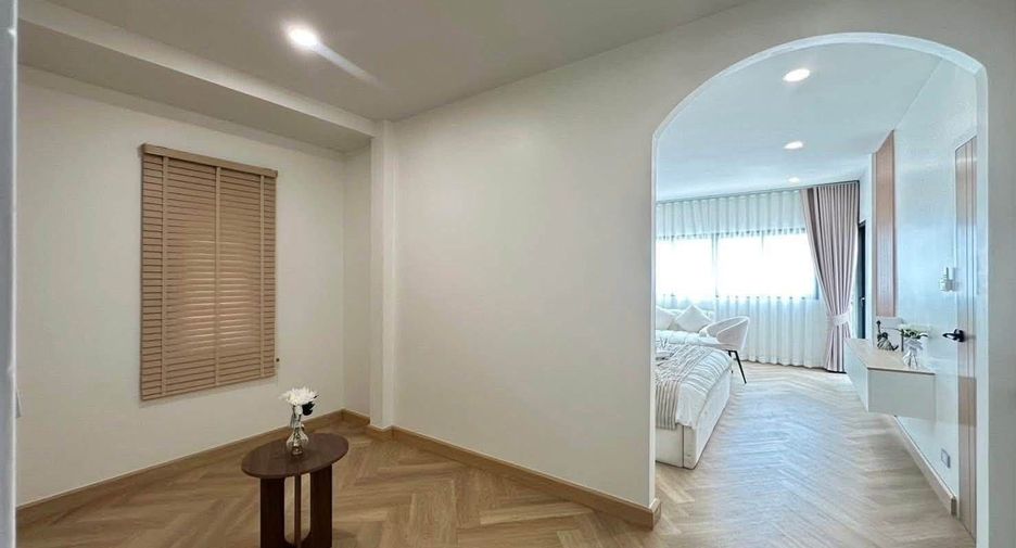 For sale 3 bedrooms house in Lat Phrao, Bangkok