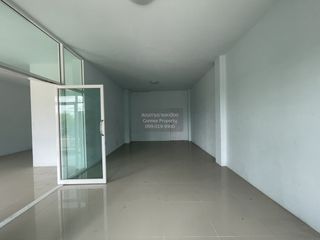 Casa adosada en venta de 1 habitaciones en Krathum Baen, Samut Sakhon