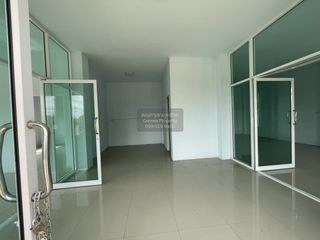 Casa adosada en venta de 1 habitaciones en Krathum Baen, Samut Sakhon