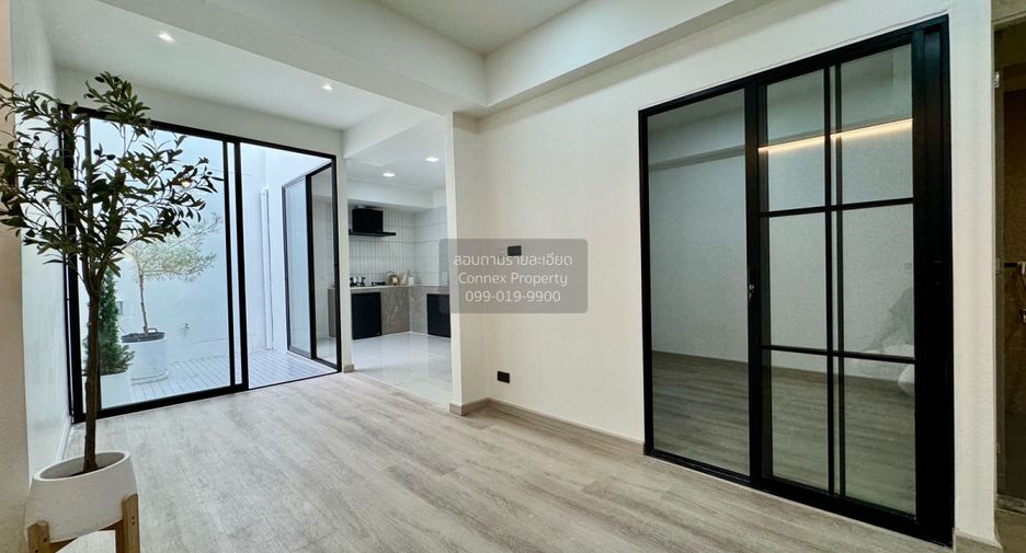 Reihenhaus zum Kauf mit 3 Zimmer in Lat Phrao, Bangkok