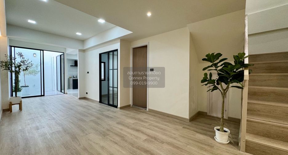 Reihenhaus zum Kauf mit 3 Zimmer in Lat Phrao, Bangkok