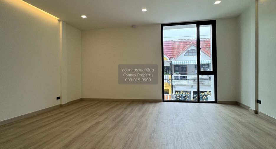 Reihenhaus zum Kauf mit 3 Zimmer in Lat Phrao, Bangkok