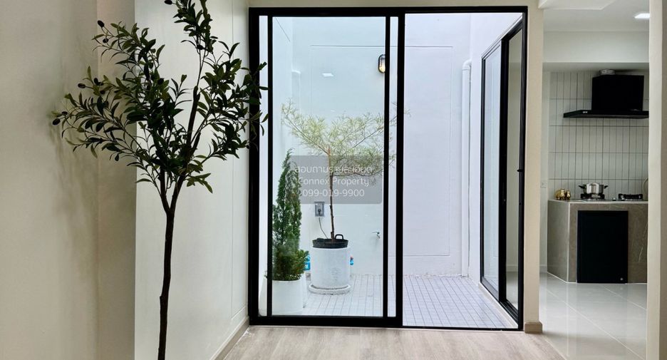 Reihenhaus zum Kauf mit 3 Zimmer in Lat Phrao, Bangkok