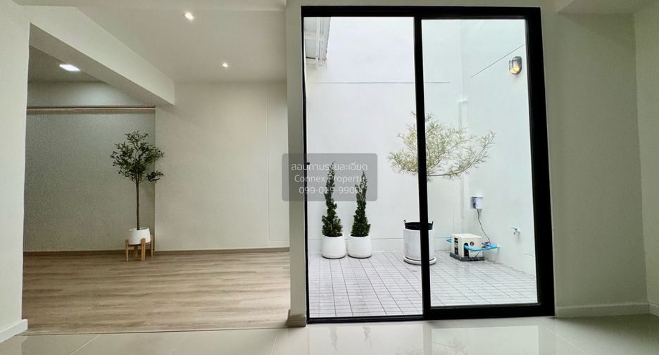 Reihenhaus zum Kauf mit 3 Zimmer in Lat Phrao, Bangkok