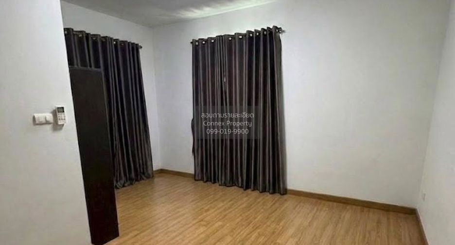 Casa adosada en venta de 4 habitaciones en Sai Noi, Nonthaburi