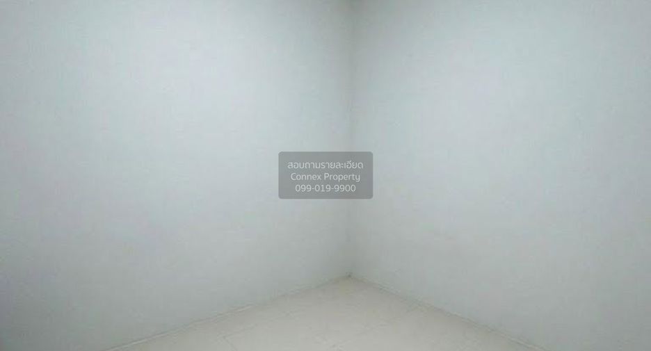 Casa adosada en venta de 4 habitaciones en Sai Noi, Nonthaburi