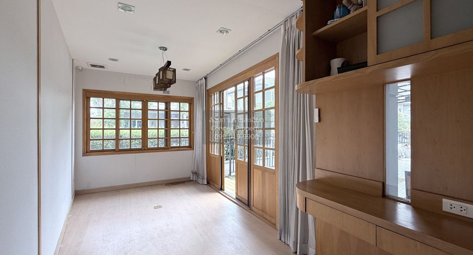 À vendre 4 chambres maison à Phasi Charoen, Bangkok