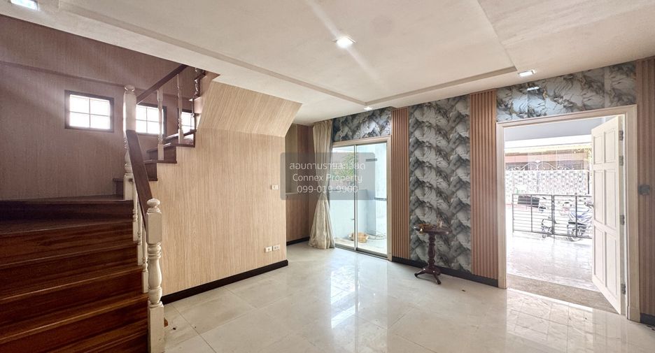 Casa adosada en venta de 3 habitaciones en Bang Khae, Bangkok