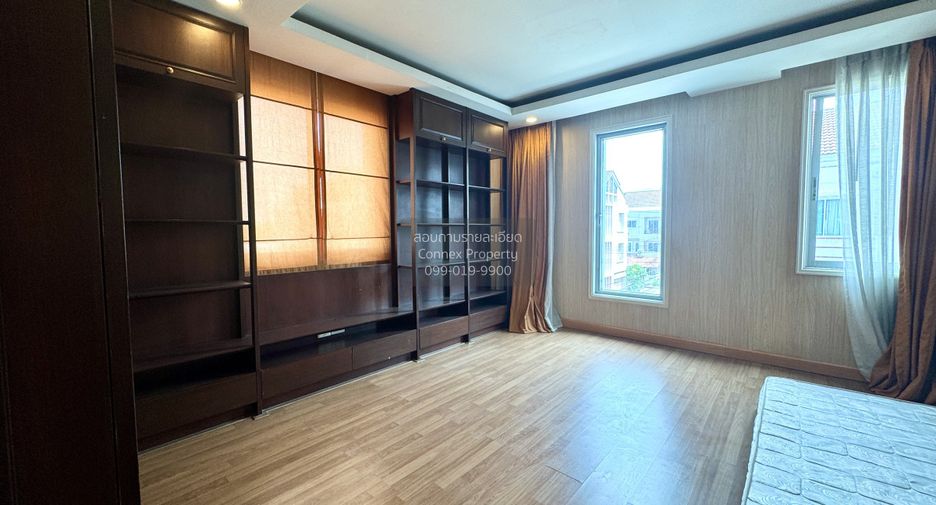 Casa adosada en venta de 3 habitaciones en Bang Khae, Bangkok