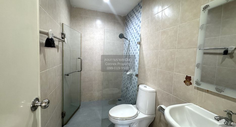 Casa adosada en venta de 3 habitaciones en Bang Khae, Bangkok