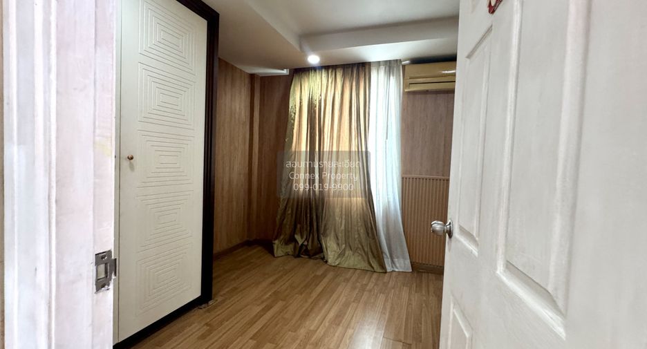 Casa adosada en venta de 3 habitaciones en Bang Khae, Bangkok