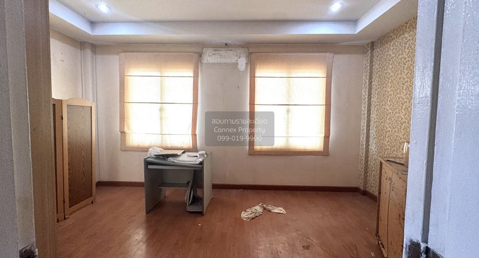 Casa adosada en venta de 3 habitaciones en Bang Khae, Bangkok