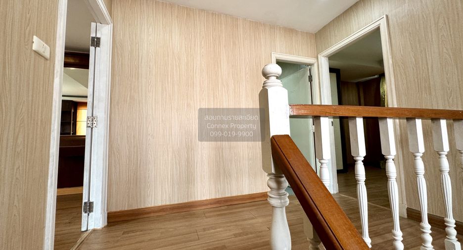 Casa adosada en venta de 3 habitaciones en Bang Khae, Bangkok