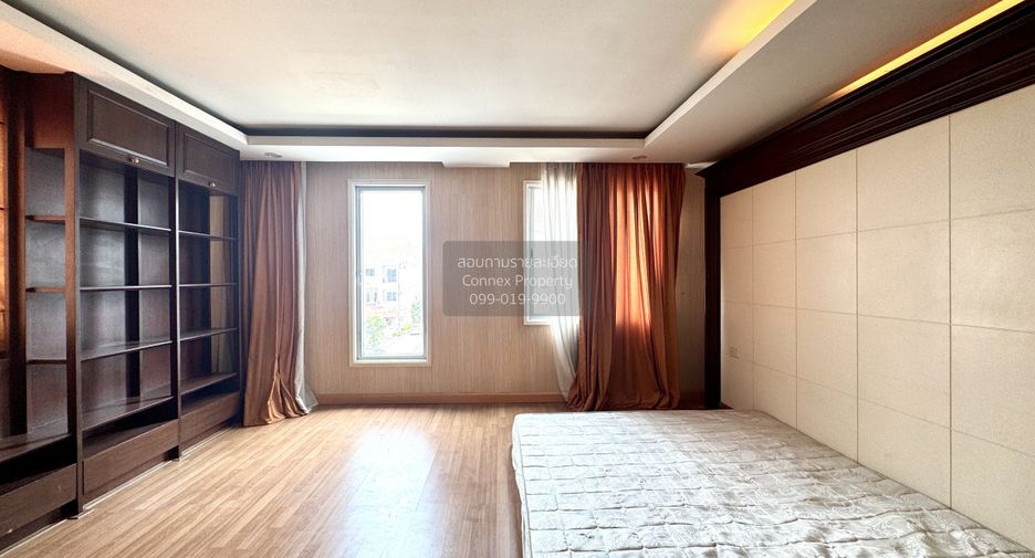 Casa adosada en venta de 3 habitaciones en Bang Khae, Bangkok